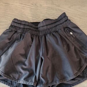Lululemon Tracker shorts black